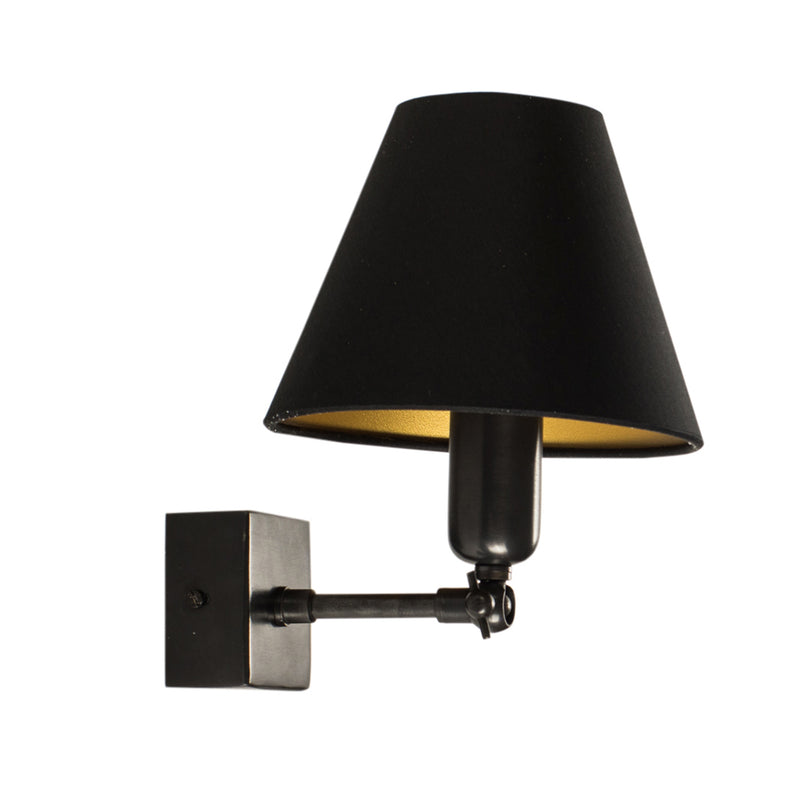 Fiston capuche on square base wall